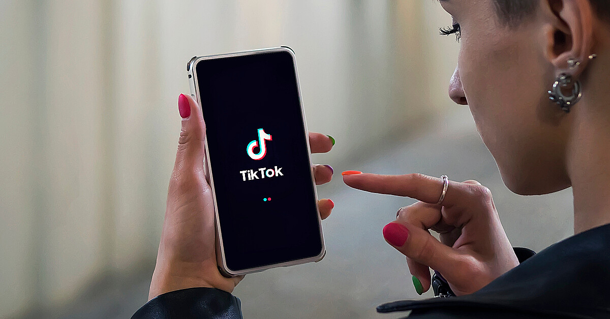 Texas Gov. Greg Abbott Issues TikTok Ban On State Devices | ADN América